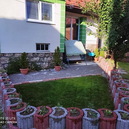 Apartman Lucky 5 Izbovy Rodinny Dom מראה חיצוני תמונה